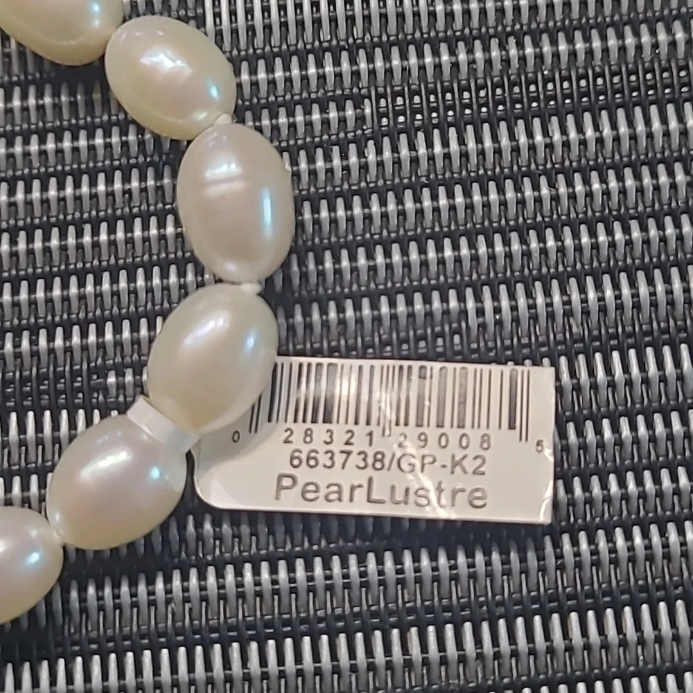 18" pearlustre Necklace - Picture 3 of 8